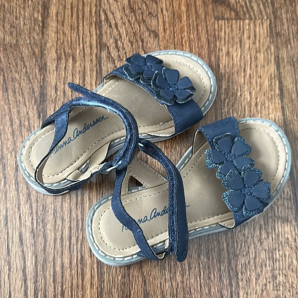 Hanna Andersson black sandals with Velcro strap. - Picture 4 of 5